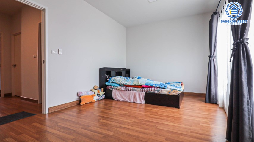 *****ทาวน์เฮ้าส์มือสองย่านนนทบุรี ม.เดอะคอนเนค กาญจนาภิเษก-กันตนา เนื้อที่กว้างขวางถึง 21.4 ตร.ว. ฟังก์ชัน 3 ห้องนอน 2 ห้องน้ำ 2 ที่จอดรถ บนทำเลศักยภาพ เดินทางสะดวก ใกล้รถไฟฟ้าสายสีม่วง "สถานีตลาดบางใหญ่", เซ็นทรัลเวสต์เกต และทางด่วน "ศรีรัช" ราคาถูกสุดในย่านนี้!